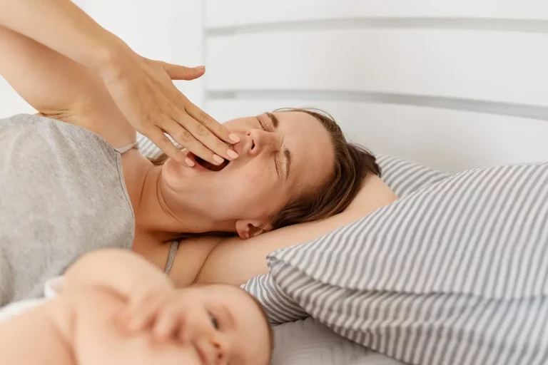 Sleep Solutions for New Moms: How to Catch Some ZZZs
